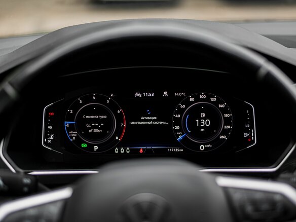 2021 Volkswagen Tiguan II Рестайлинг, серебристый, 2305000 рублей - вид 4