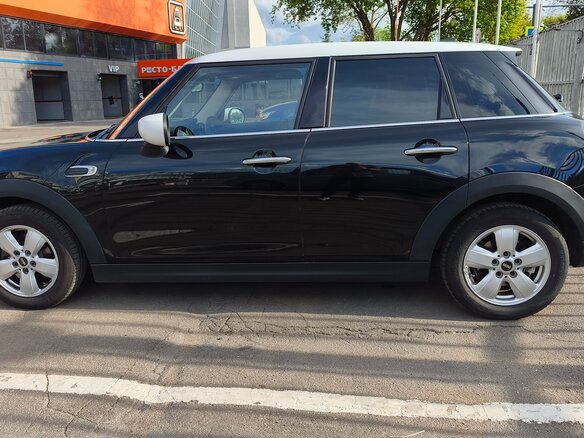 2020 Mini Hatch Cooper III (F55/F56) Рестайлинг, чёрный - вид 11