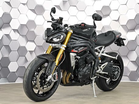 2022 Triumph Speed Triple, чёрный, 1379000 рублей, вид 2