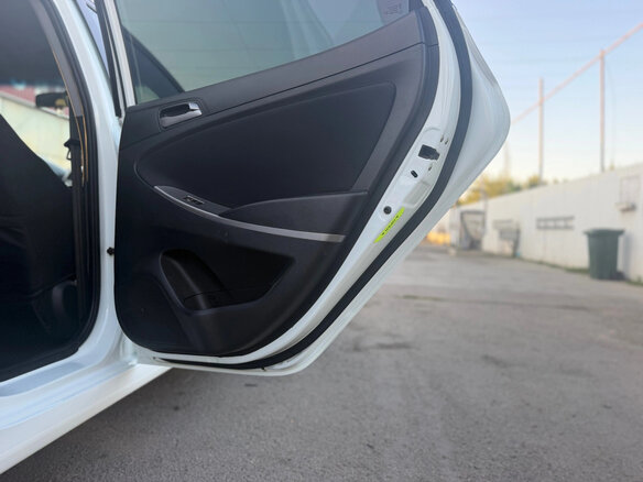 2014 Hyundai Solaris I Рестайлинг, белый, 920000 рублей - вид 13