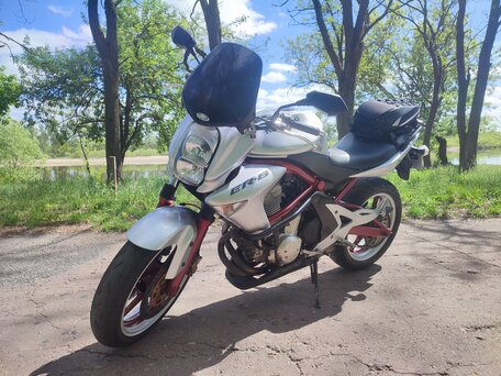 2008 Kawasaki ER-6N, серебристый, 250000 рублей, вид 4
