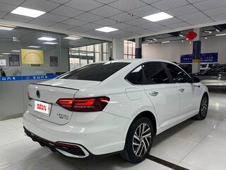 2022 Volkswagen Lavida III Рестайлинг, белый, 1550000 рублей, вид 4