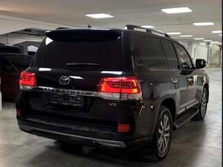 2017 Toyota Land Cruiser 200 Series Рестайлинг 2, чёрный, 6250000 рублей, вид 4