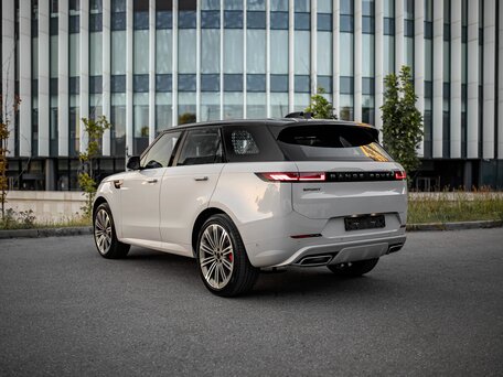 2026 Land Rover Range Rover Sport P400 MHEV III, серый, 18200000 рублей, вид 4