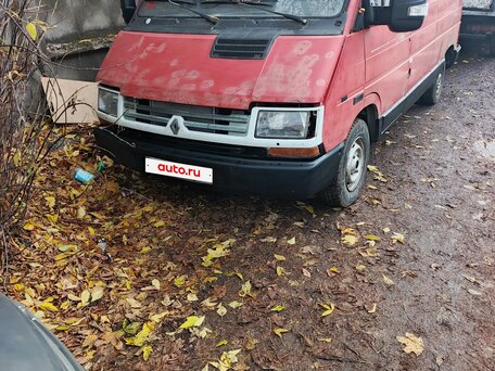 1990 Renault Trafic, красный, 550000 рублей, вид 1