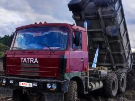 1992 Tatra T 815, красный, 610000 рублей, вид 1