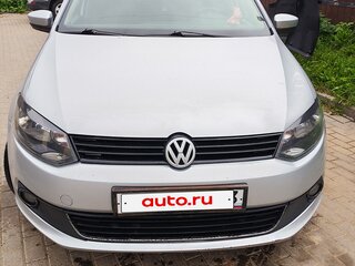 2013 Volkswagen Polo V, серебристый, 850000 рублей, вид 2