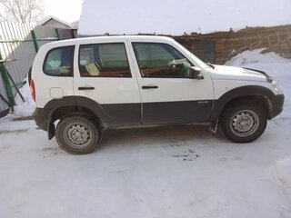 2018 Chevrolet Niva I Рестайлинг, белый, 650000 рублей, вид 2