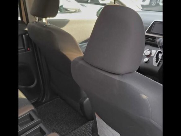 2020 Toyota Sienta II Рестайлинг, бежевый, 1500000 рублей - вид 14