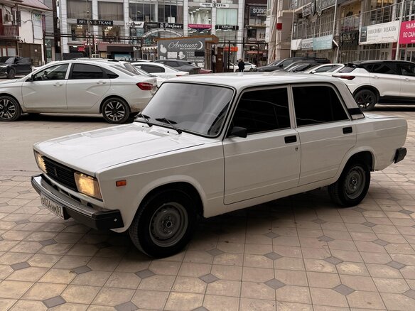 2010 Lada (ВАЗ) 2105, белый, 250000 рублей - вид 1
