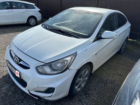 2013 Hyundai Solaris I, белый, 250000 рублей