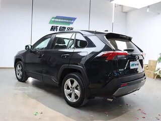 2022 Toyota RAV4 V (XA50), чёрный, 2400000 рублей, вид 3