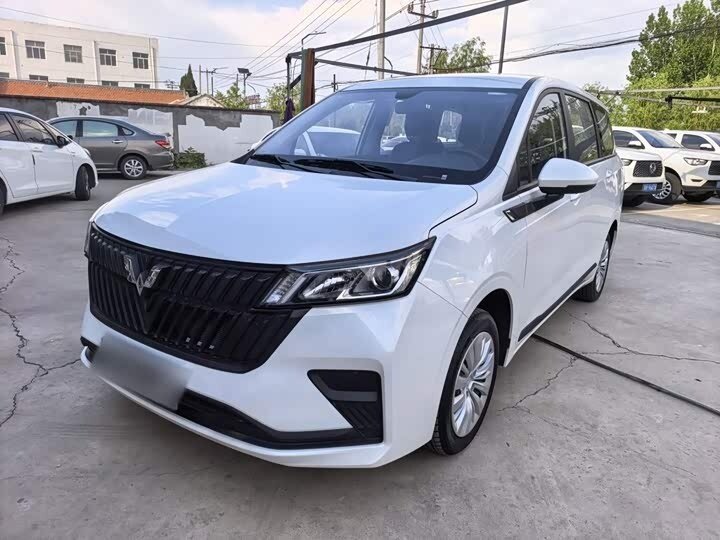 Открыть фотографии: Wuling Jiachen