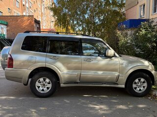 2004 Mitsubishi Pajero III Рестайлинг, бежевый, 850000 рублей, вид 4