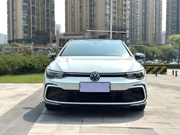 2023 Volkswagen Golf VIII, белый - вид 1