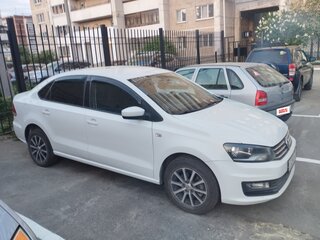 2018 Volkswagen Polo V Рестайлинг, белый, 1150000 рублей, вид 2