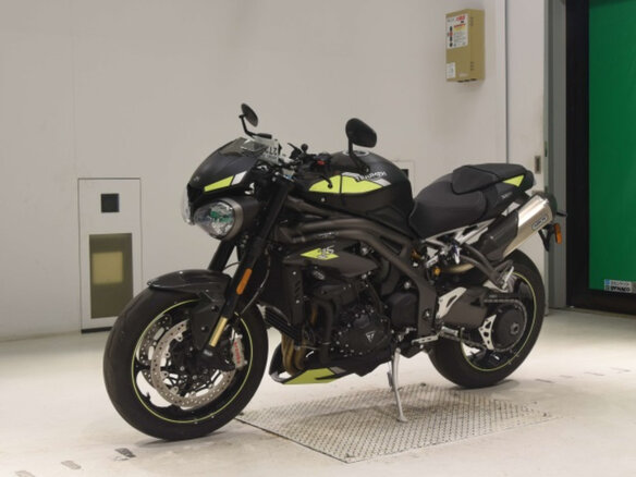 2020 Triumph Speed Triple, чёрный, 765000 рублей
