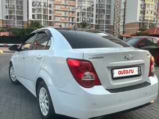 2013 Chevrolet Aveo II, белый, 600000 рублей, вид 4
