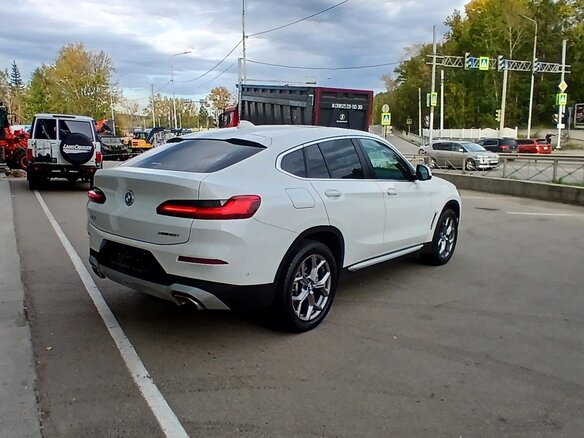 2022 BMW X4 20i II (G02) Рестайлинг, белый, 5595000 рублей - вид 5