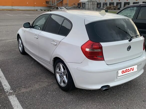2010 BMW 1 серии 116i I (E81/E82/E87/E88) Рестайлинг, белый, 700000 рублей - вид 2
