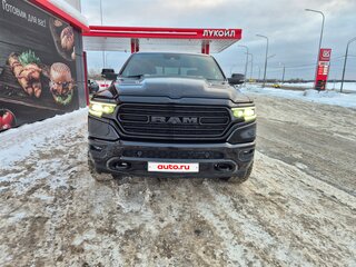 2023 Ram 1500 Quad Cab V, чёрный, 8790000 рублей, вид 3
