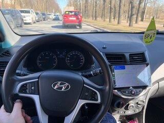 2013 Hyundai Solaris I, бежевый, 650000 рублей, вид 4