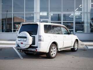 2011 Mitsubishi Pajero IV Рестайлинг 1, белый, 1570000 рублей, вид 2