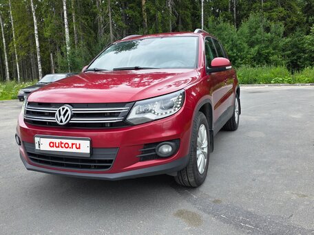 2016 Volkswagen Tiguan I Рестайлинг, красный, 990000 рублей, вид 3