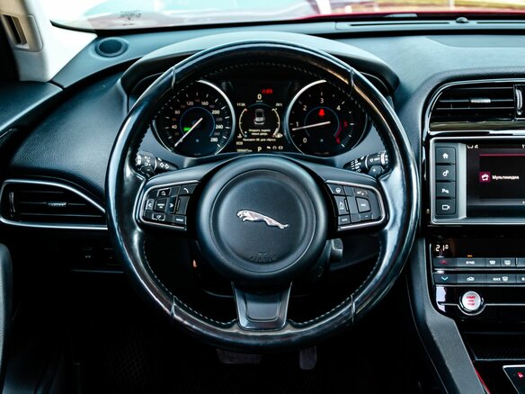 2017 Jaguar F-Pace I, красный, 1910000 рублей - вид 14