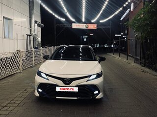 2019 Toyota Camry VIII (XV70), белый, 2150000 рублей, вид 3
