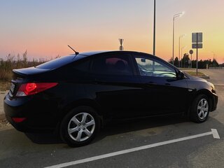2013 Hyundai Solaris I, чёрный, 650000 рублей, вид 3