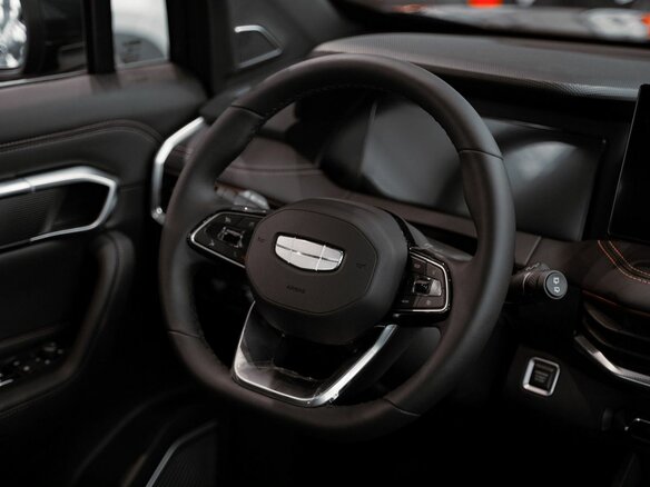 2025 Geely Okavango I Рестайлинг, серый, 3988990 рублей - вид 12