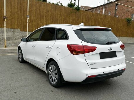 2018 Kia Ceed II Рестайлинг, белый, 1250000 рублей, вид 4