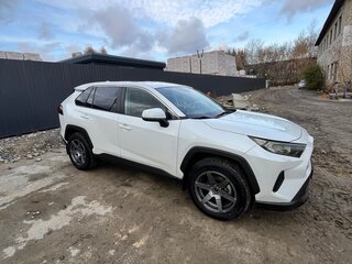 2020 Toyota RAV4 V (XA50), белый, 2799000 рублей, вид 3
