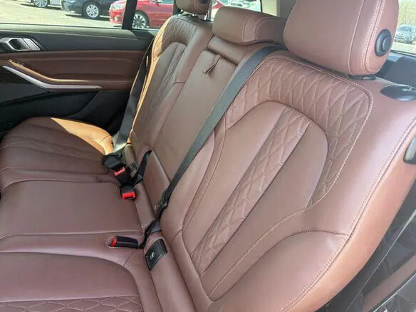 2025 BMW X7 40i I (G07) Рестайлинг, пурпурный, 9981119 рублей - вид 17