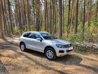 2014 Volkswagen Touareg II, серебристый, 2070000 рублей, вид 2