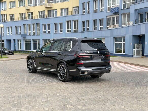 2025 BMW X7 40i I (G07) Рестайлинг, чёрный - вид 12