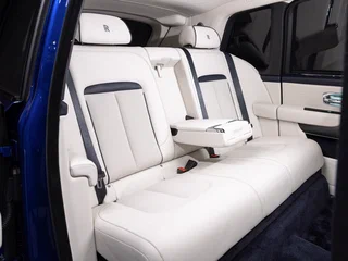 2025 Rolls-Royce Cullinan Black Badge I Рестайлинг (Series II), синий, 89914500 рублей, вид 4