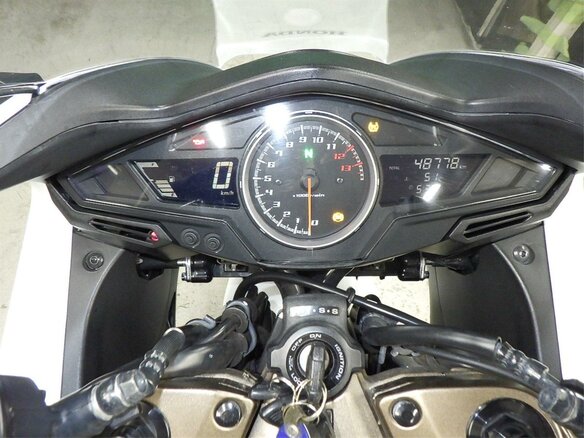 2016 Honda VFR 800, белый - вид 6