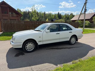 1997 Mercedes-Benz E-Класс 200 II (W210, S210), белый, 2330000 рублей, вид 3