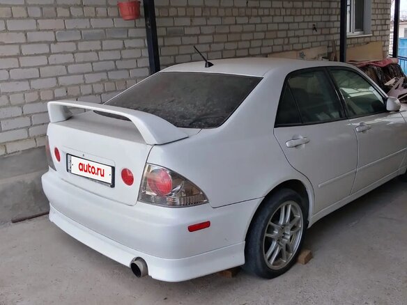 2000 Lexus IS 200 I, белый, 1100000 рублей - вид 2