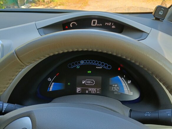 2013 Nissan Leaf (EM57) I (ZE0/AZE0), белый, 1280000 рублей - вид 10