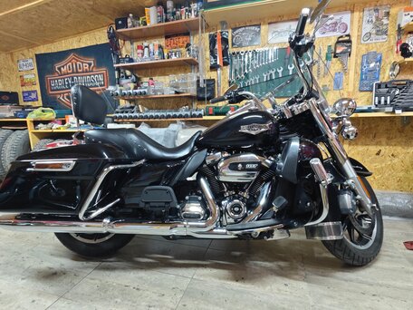 2019 Harley-Davidson Road King, чёрный, 1800000 рублей, вид 3
