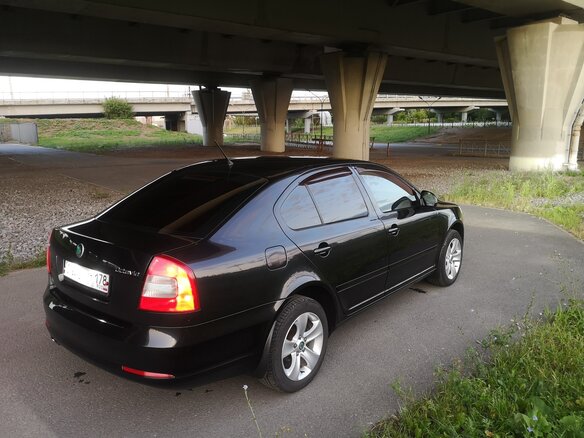 2011 Skoda Octavia II (A5) Рестайлинг, чёрный, 950000 рублей - вид 3