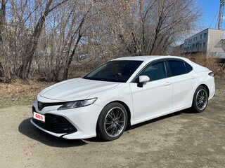 2018 Toyota Camry VIII (XV70), белый, 2200000 рублей, вид 3