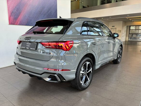 2026 Audi Q3 45 TFSI II (F3), серый, 5190000 рублей - вид 3