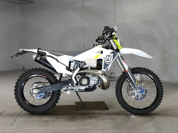 2022 Husqvarna TE 250, белый - вид 2