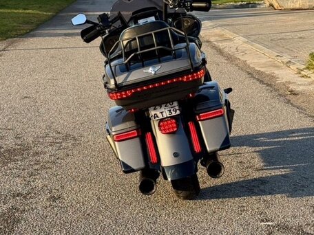 2021 Harley-Davidson Road Glide Limited, серый, 1900000 рублей, вид 2