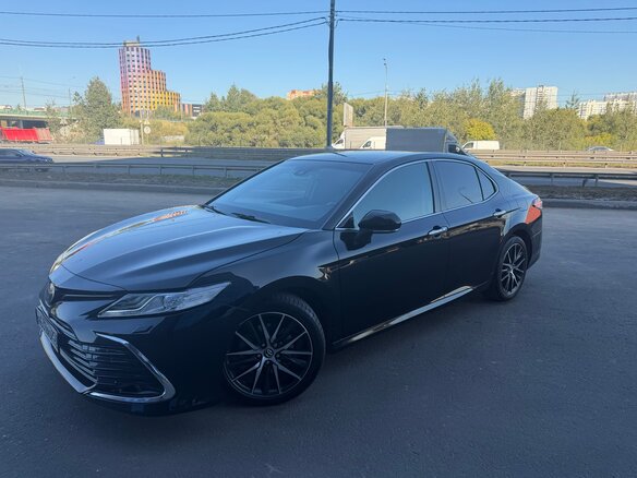 2018 Toyota Camry VIII (XV70), чёрный, 2700000 рублей - вид 2