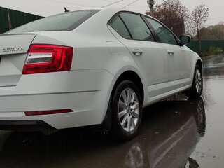 2018 Skoda Octavia III (A7) Рестайлинг, белый, 2300000 рублей, вид 5